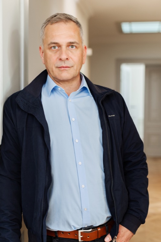 Rico Peuker – Immobilienmakler mit über 25 Jahren Praxis, selbstständig seit 1999, Gründer von Die Maklermethode